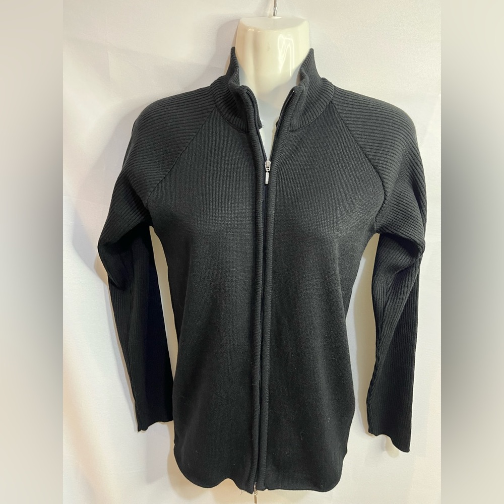 Full zipper cardigan.